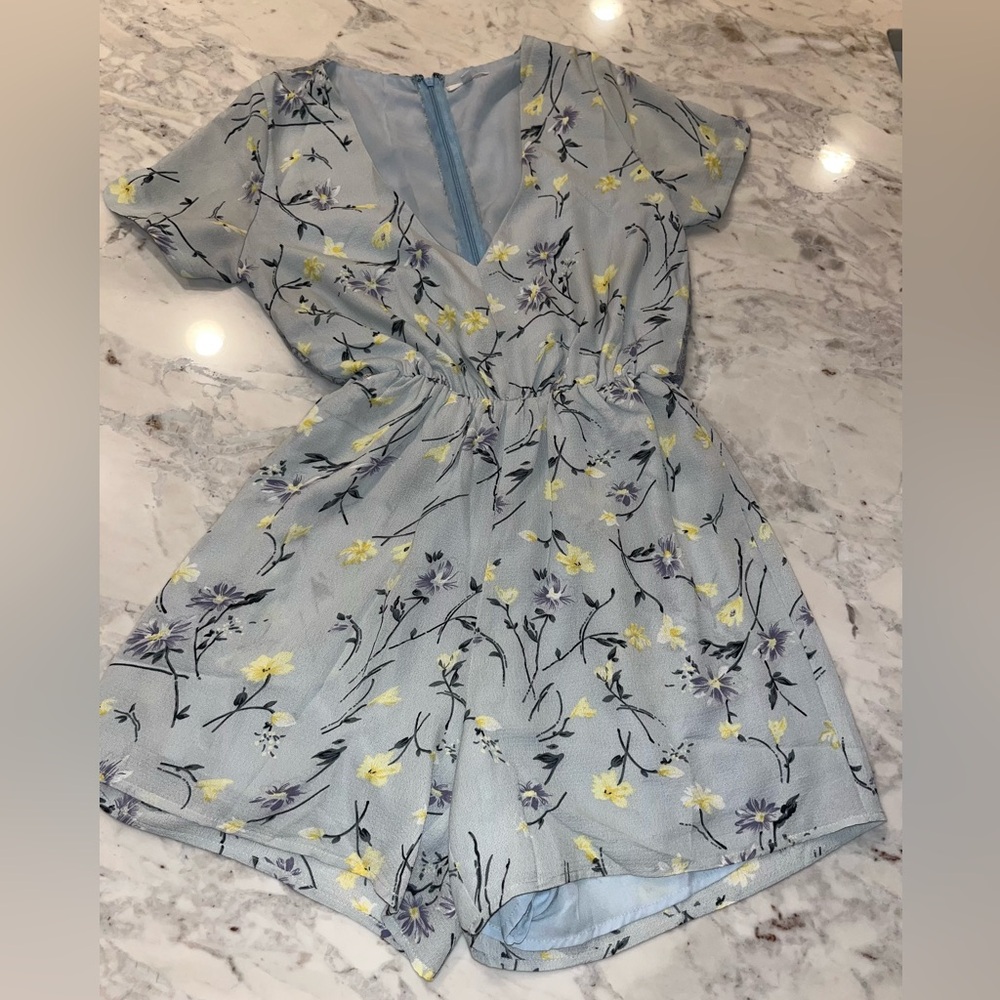 Romper. Like New. Perfect for travel.